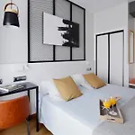 Marqués, Blue Hotel