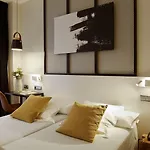 Marqués, Blue Hotel