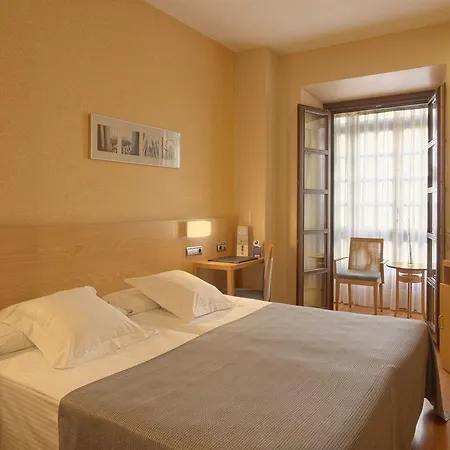 Marques, Blue Hotel