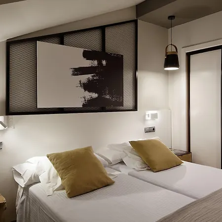 Marques, Blue Hotel