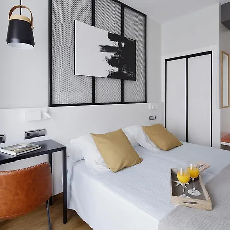 Marques, Blue Hotel