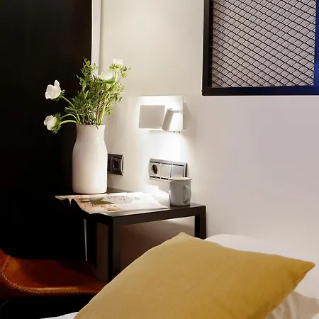 Marques, Blue Hotel