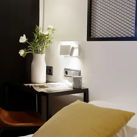 Marques, Blue Hotel
