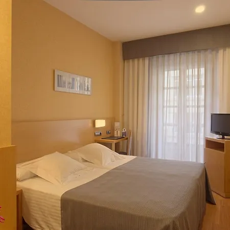 Marques, Blue Hotel