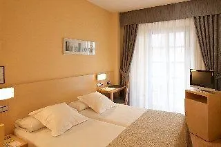 Marques, Blue Hotel