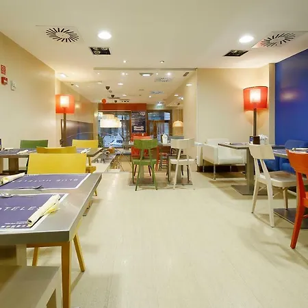 Marques, Blue Hotel