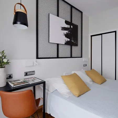 Marques, Blue Hotel